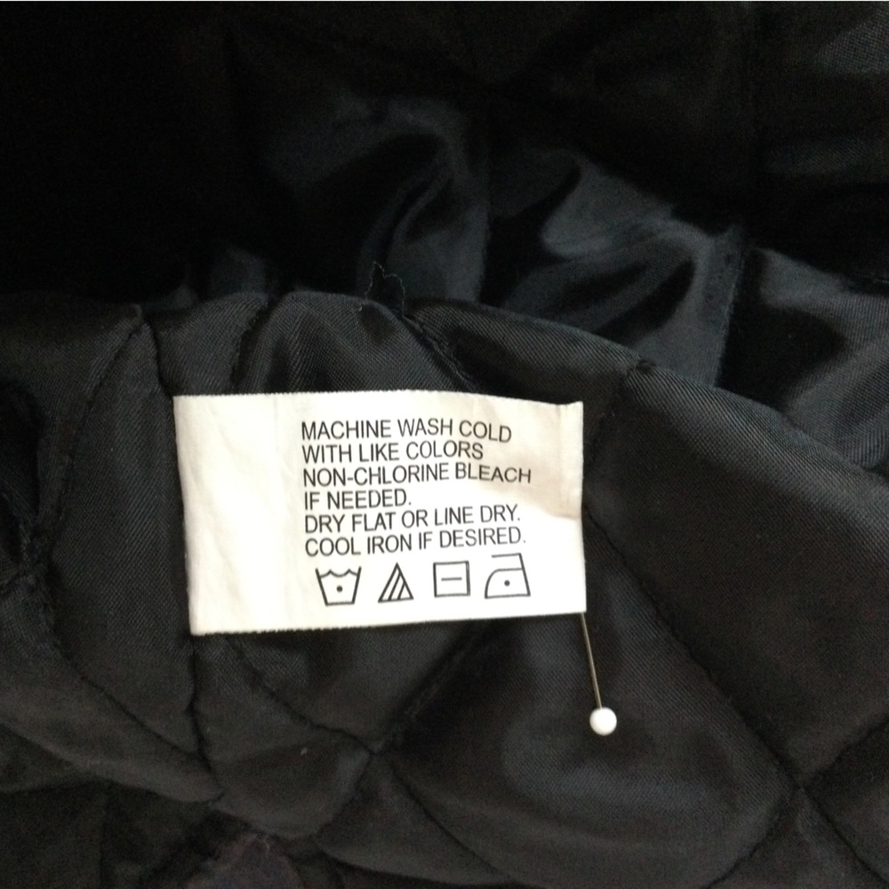 Canyon Guide Outfitters Hooded Quilted Jacket. Large - Picture 3 of 6